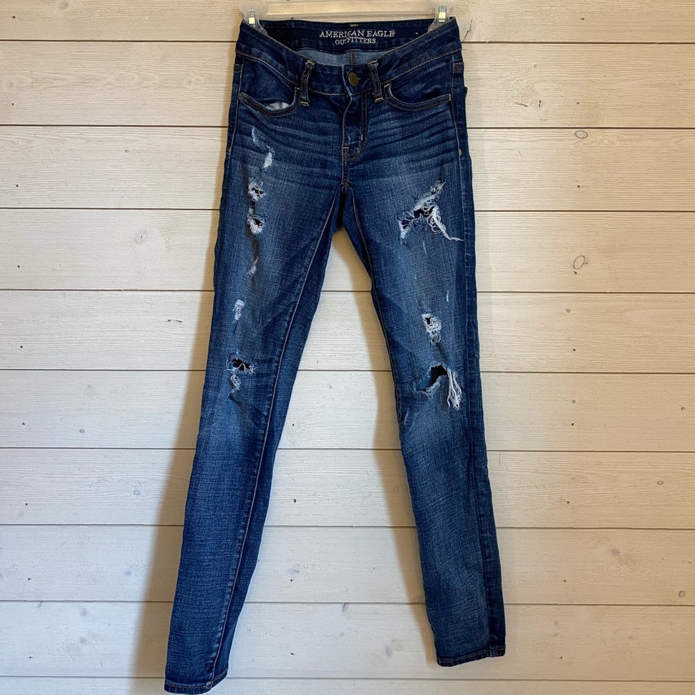 American Eagle size 00 ripped skinny jeans